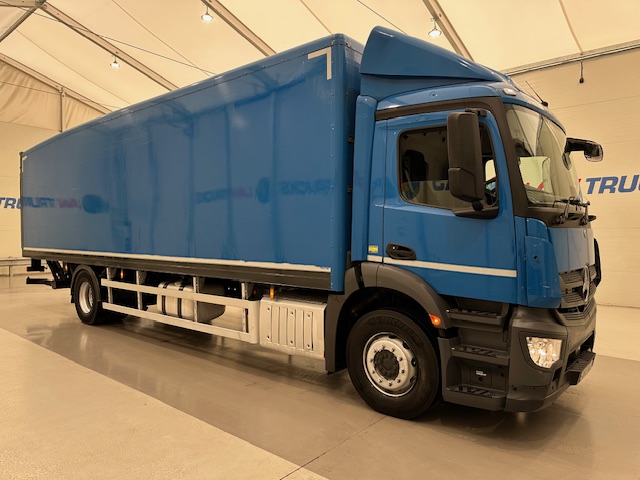 Mercedes Actros 1824 4×2 Day Cab Box Van