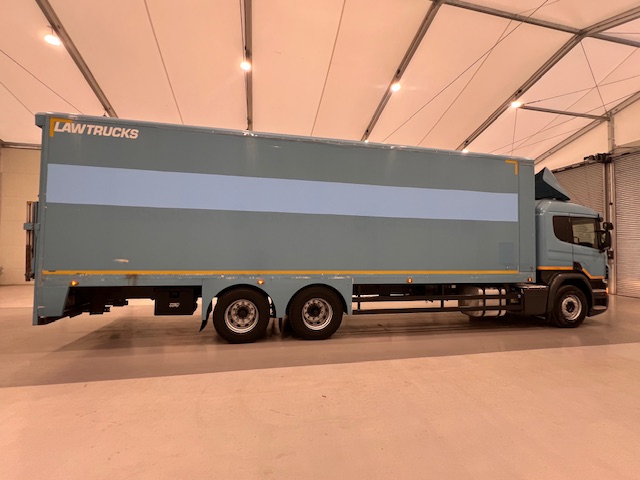 Scania P320 6×2 10 Tyre Rear Lift Insulated Box Van