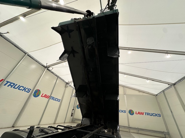 Scania P360 8×4 Rest Cab Tipper Manual