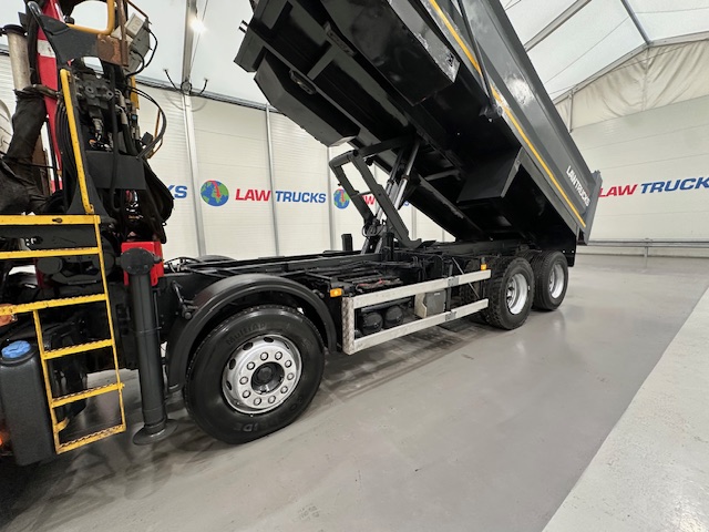 Volvo FM 370 8×4 Steel Tipper Grab