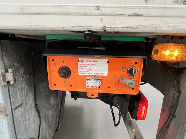 DAF CF 290 6×2 Rear Steer Fridge Box