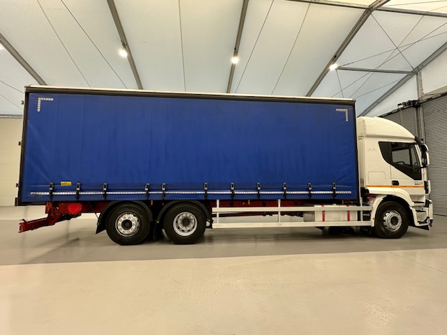 Iveco Stralis 360 6×2 Rear Steer Curtainsider