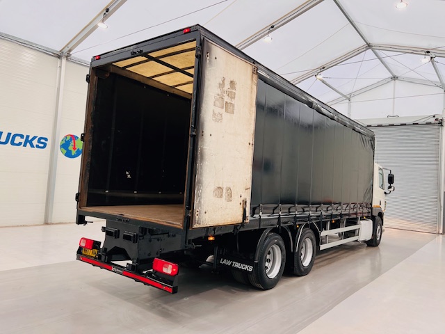 DAF CF 330 6×2 Rear Lift Sleeper Cab Curtainsider