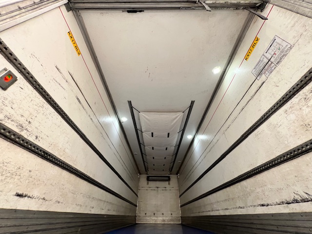 Scania P250 4×2 Sleeper Cab Fridge Box
