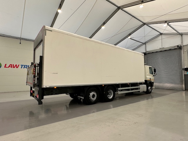 DAF CF 330 6×2 Sleeper Cab Fridge Box