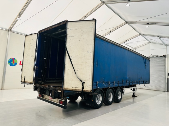 Montracon Tri Axle Curtainsider Trailer