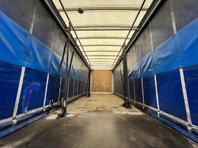 MAN TGM 18.250 4×2 Sleeper Cab Curtainsider
