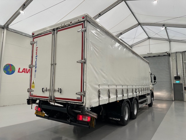DAF CF 330 6×2 10 Tyre Sleeper Cab Curtainsider