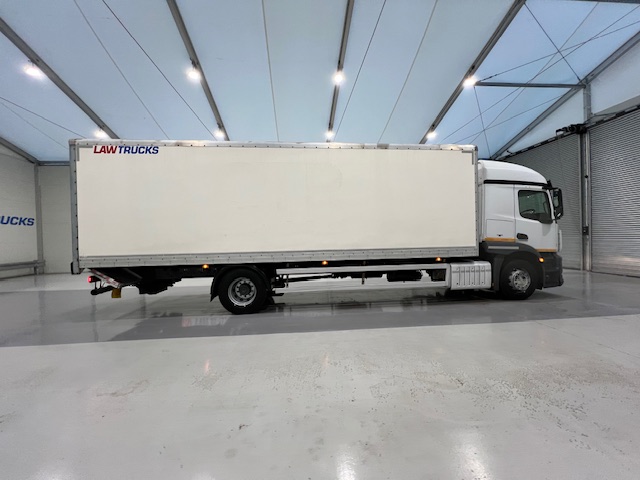 Mercedes Actros 1824 4×2 Sleeper Cab Box Van