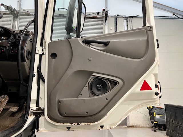 DAF CF85 410 8×4 Day Cab Steel Tipper Grab