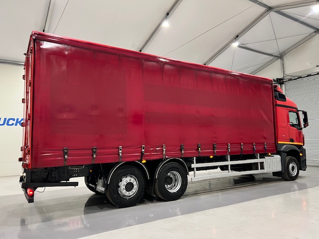 Mercedes Actros 2533 6×2 Sleeper Cab Curtainsider