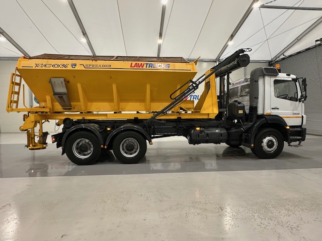 Mercedes Axor 2628 6×4 Day Cab Hookloader Gritter