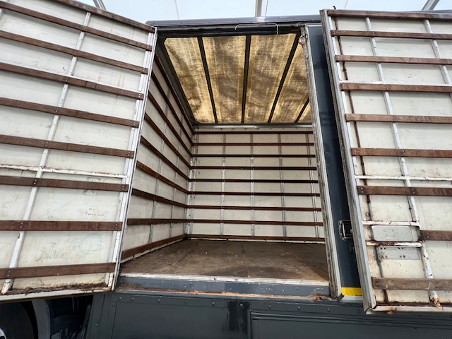 Scania R94 220 4×2 Sleeper Cab Box Van Manual