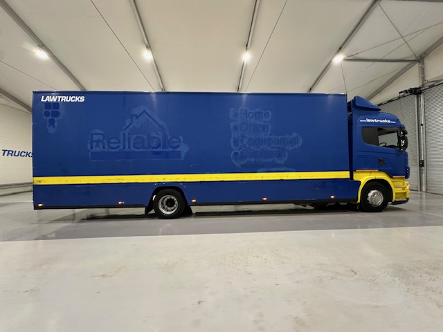 Scania R270 4×2 Sleeper Cab Box Van Manual