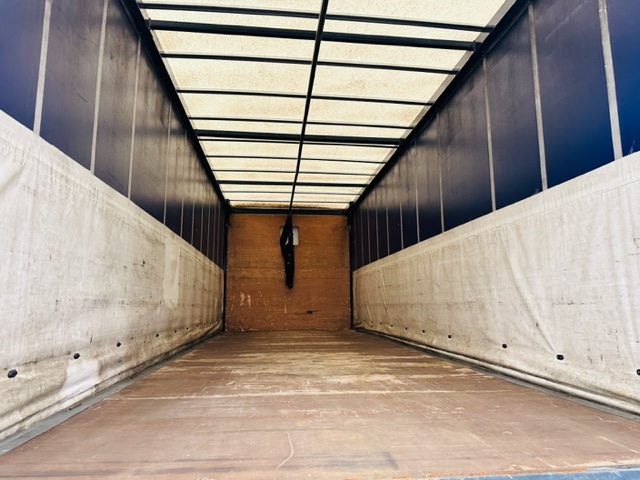 DAF CF 250 4×2 Sleeper Cab Curtainsider