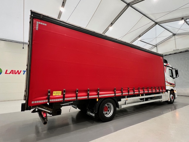Mercedes Actros 1824 4×2 Sleeper Cab Curtainsider