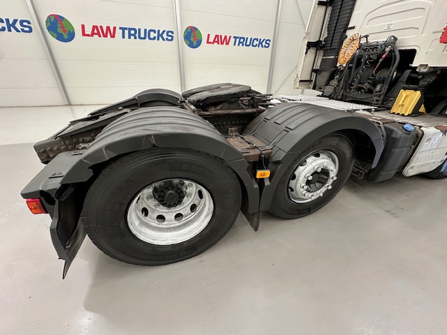 Volvo FH 460 6×2 Midlift Tractor Unit