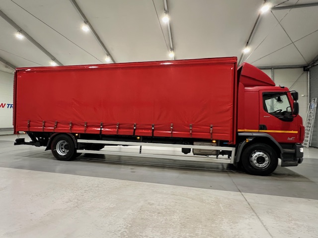 DAF LF 250 Sleeper Cab Curtainsider