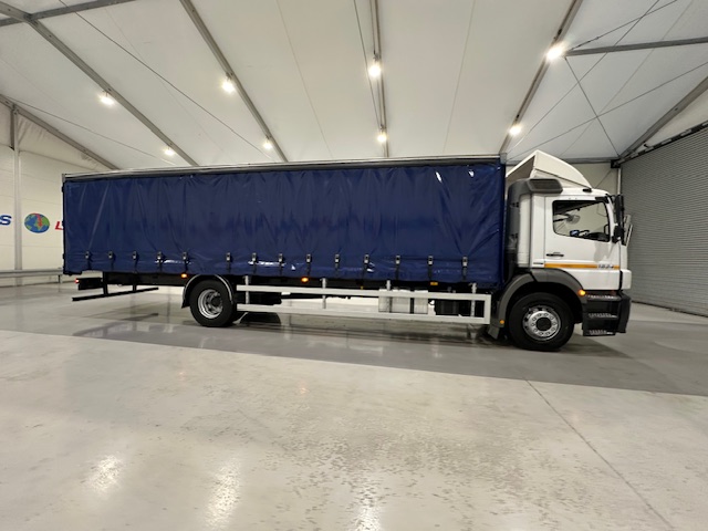 Mercedes 1824 4×2 Day Cab Curtainsider