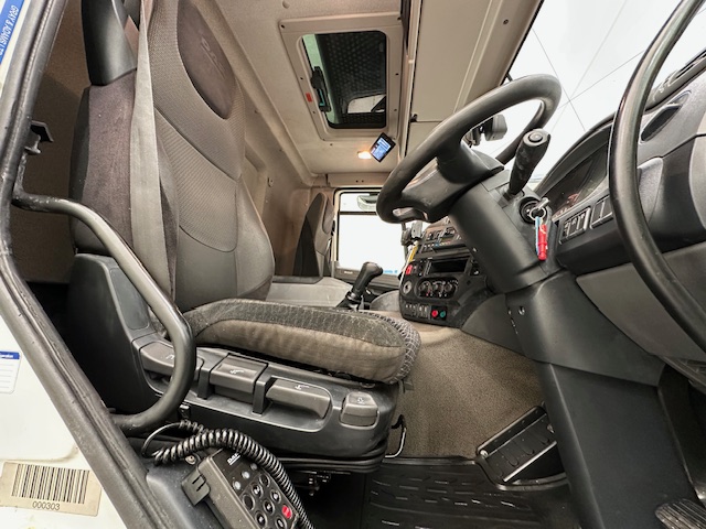 DAF  CF 290 6×2 Rear Steer Fridge Box
