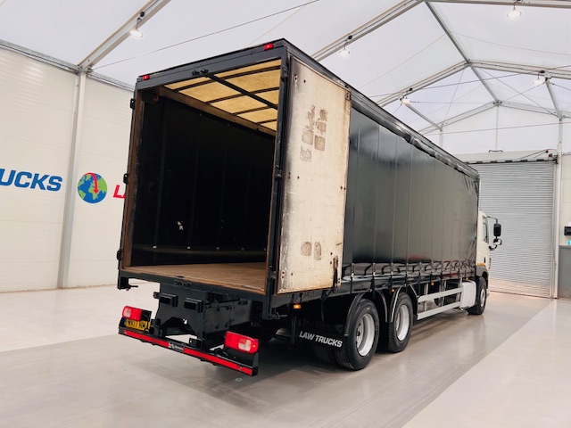 DAF CF 330 6×2 Rear Lift Sleeper Cab Curtainsider