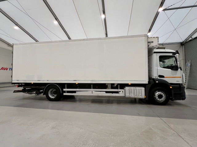Mercedes Antos 1827 Day Cab Fridge Box