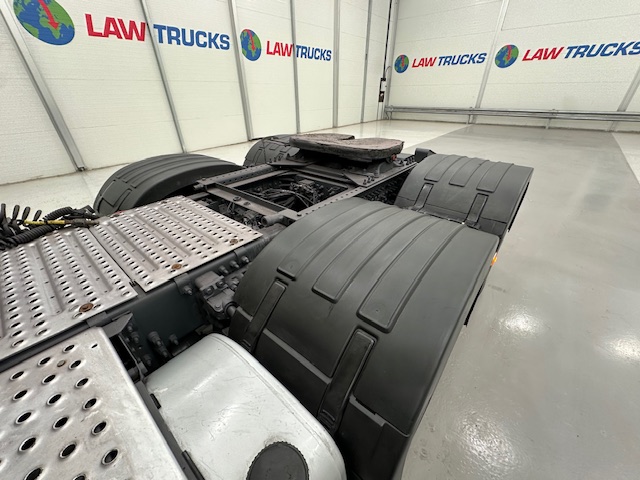 Volvo FH 460 Euro 5 6×2 Tractor Unit Safari Edition