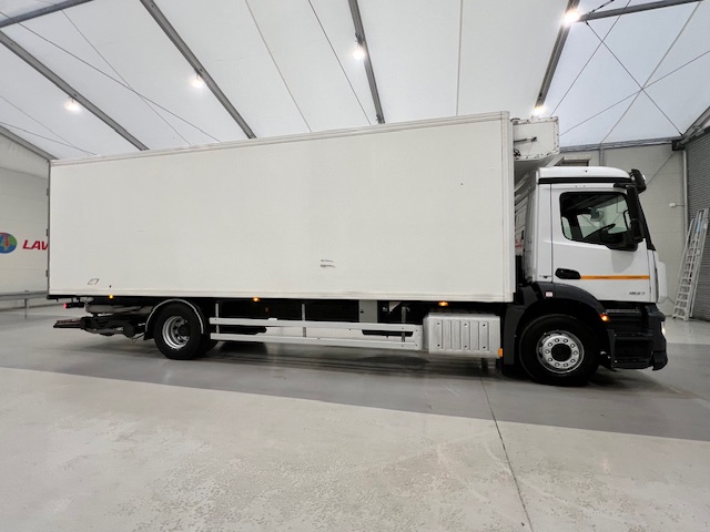 Mercedes Antos 1827 Day Cab Fridge Box