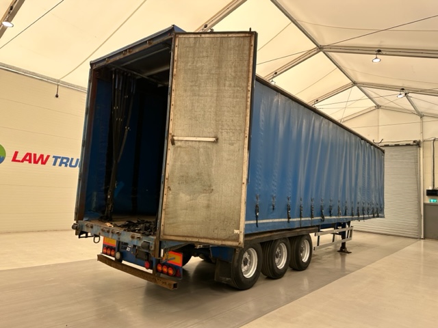SDC Tri Axle Curtainsider Trailer