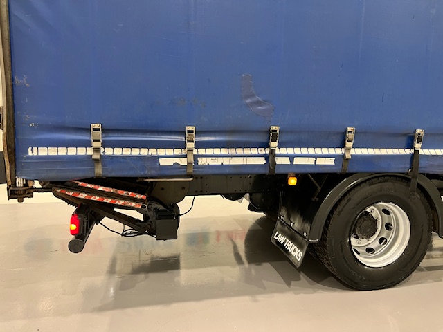 MAN TGM 18.250 4×2 Sleeper Cab Curtainsider