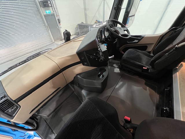 Mercedes Actros 2530 6×2 Sleeper Cab Curtainsider