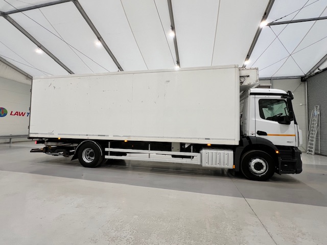 Mercedes Antos 1827 Day Cab Fridge Box