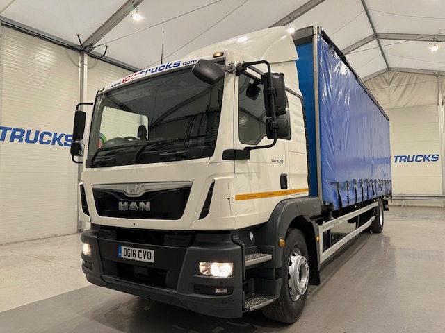 MAN TGM 18.250 4×2 Sleeper Cab Curtainsider