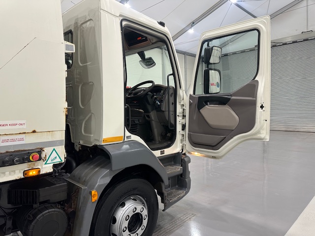 DAF LF 220 4×2 Day Cab Refuse Collector