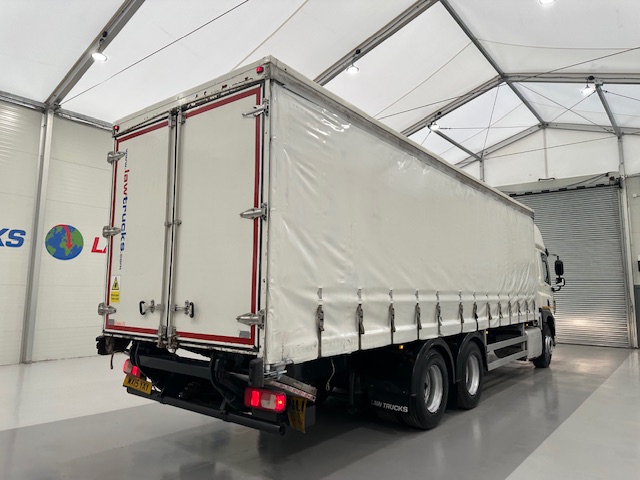 DAF CF 330 6×2 10 Tyre Sleeper Cab Curtainsider