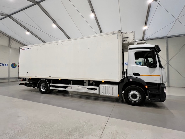 Mercedes Antos 1827 Day Cab Fridge Box