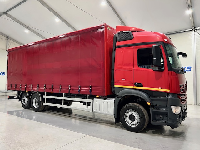 Mercedes Actros 2533 6×2 Sleeper Cab Curtainsider