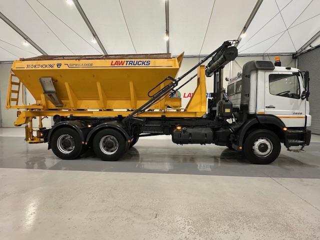 Mercedes Axor 2628 6×4 Day Cab Hookloader Gritter