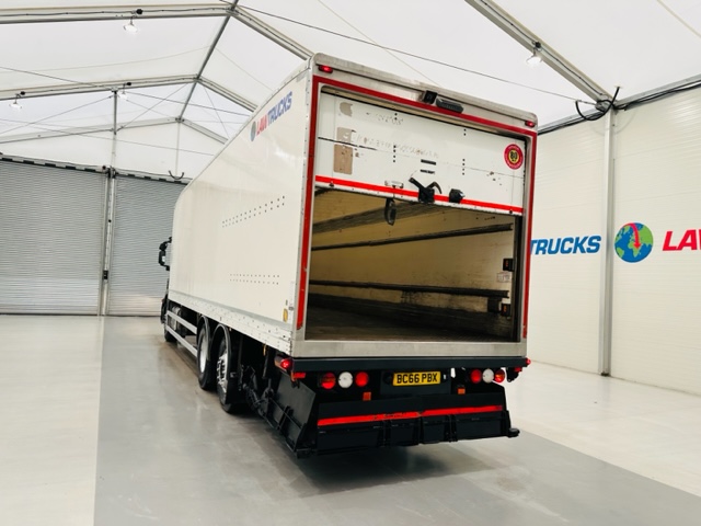 Iveco Stralis 310 Euro 6 6×2 Box Van