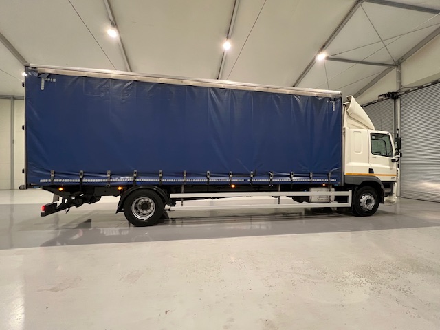 DAF CF 250 4×2 Sleeper Cab Curtainsider