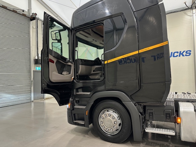 Scania R450 6×2 Midlift Highline Tractor Unit