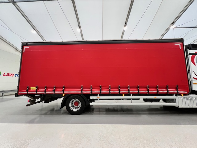 Mercedes Actros 1824 4×2 Sleeper Cab Curtainsider