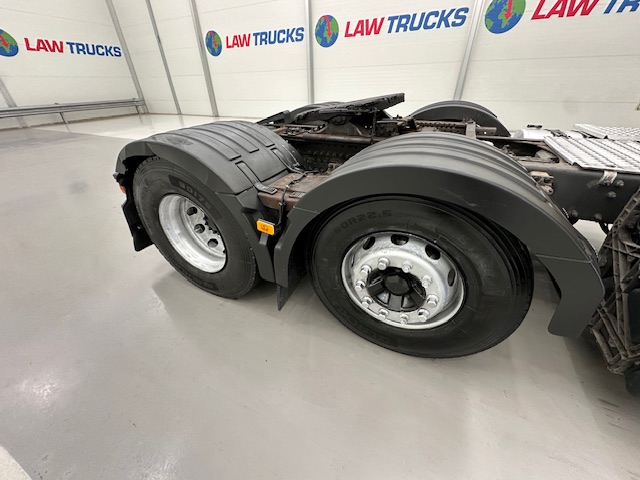 Volvo FH 460 6×2 Midlift Tractor Unit