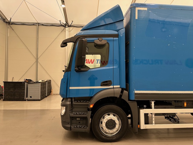 Mercedes Actros 1824 4×2 Day Cab Box Van