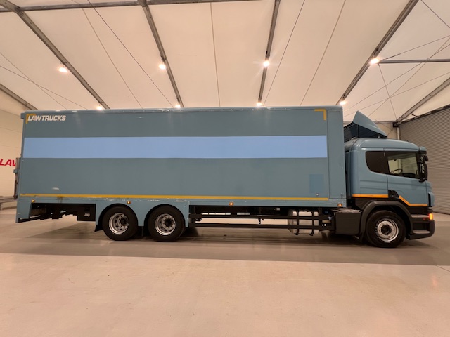 Scania P320 6×2 10 Tyre Rear Lift Insulated Box Van