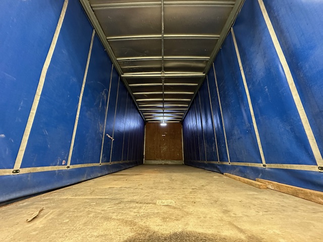 DAF CF 330 6×2 Rear Lift Sleeper Cab Curtainsider