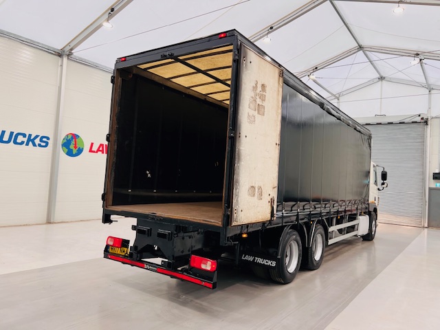 DAF CF 330 6×2 Rear Lift Sleeper Cab Curtainsider