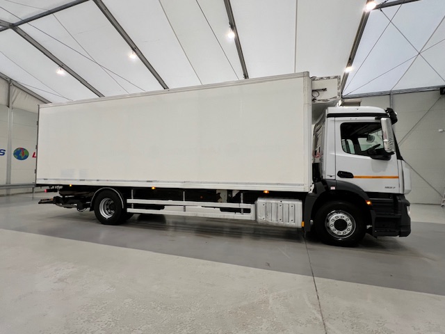 Mercedes Antos 1827 Day Cab Fridge Box