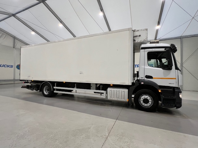 Mercedes Antos 1827 Day Cab Fridge Box