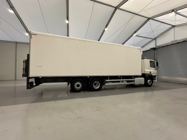 DAF CF 330 6×2 Sleeper Cab Fridge Box